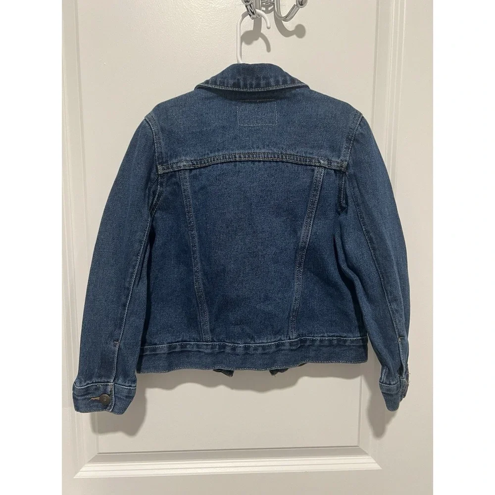 Levis adds iconic features